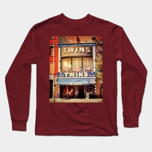 Twins pub Long Sleeve T-Shirt